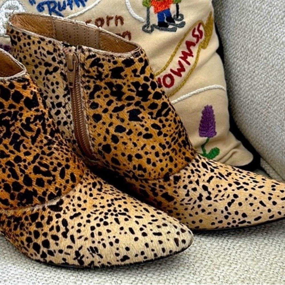 Chic Leopard Print Ankle Boots